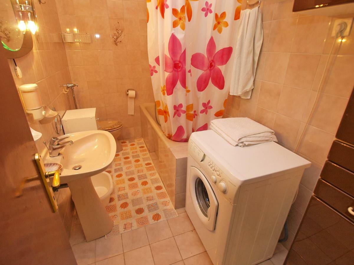 Apartments And Room Rabac 155 Bagian luar foto